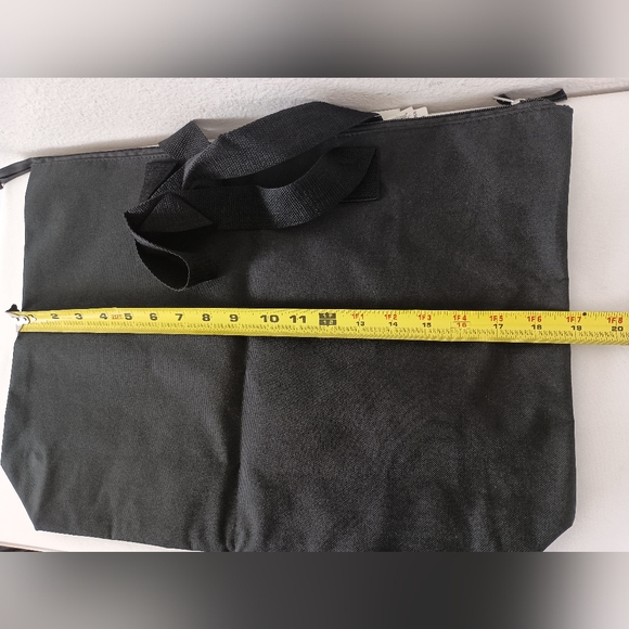 NWT Disney's The Lion King Zip Tote - Picture 5 of 10